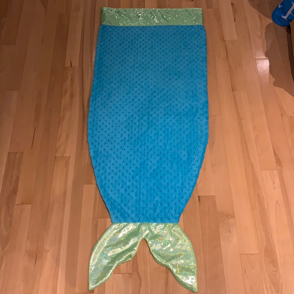 Kid’s Mermaid tail blanket Blue & Sparkly Lime Green